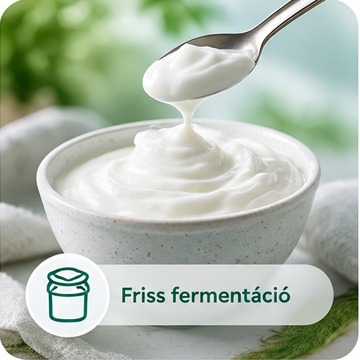 Friss joghurt kanállal